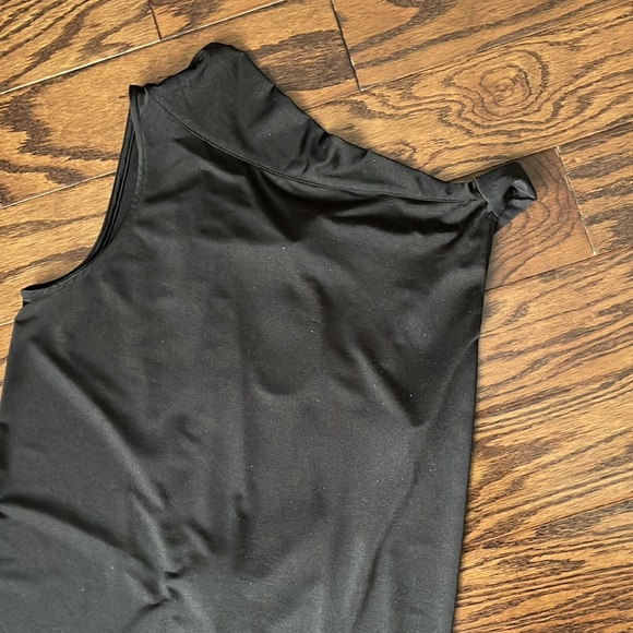 Black unique tank top. - Picture 5 of 7